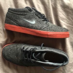 Nike SB Janoski mid - black wool with red sole.